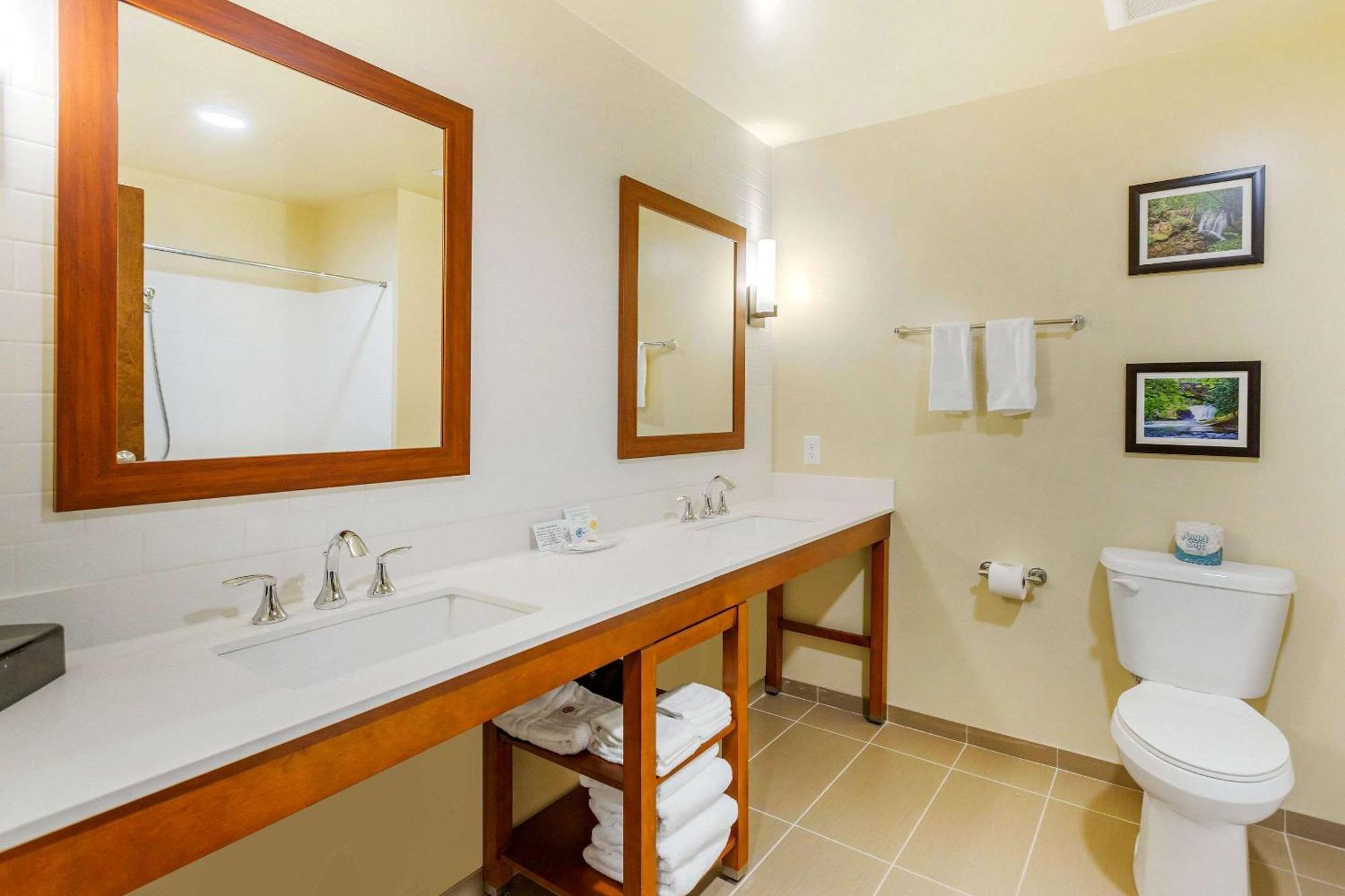 Comfort Suites Burlington Near I-5 Екстер'єр фото