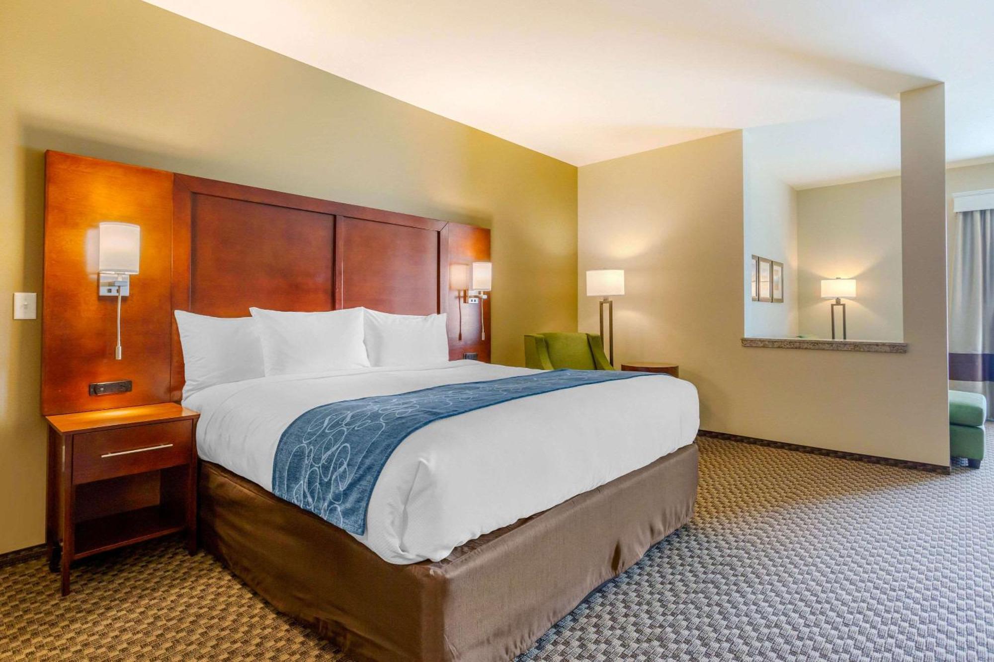 Comfort Suites Burlington Near I-5 Екстер'єр фото