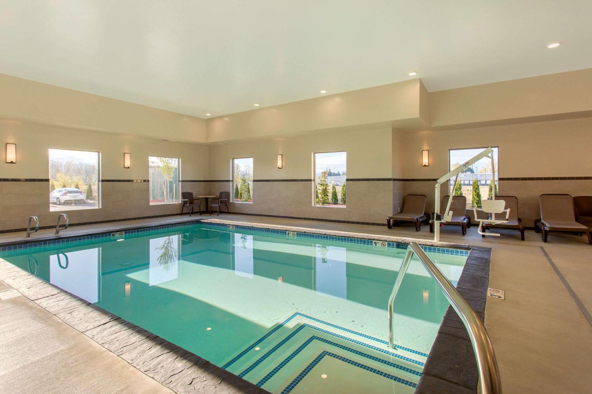 Comfort Suites Burlington Near I-5 Екстер'єр фото