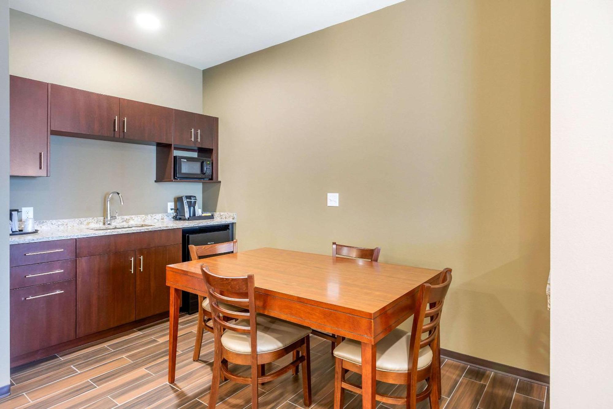 Comfort Suites Burlington Near I-5 Екстер'єр фото