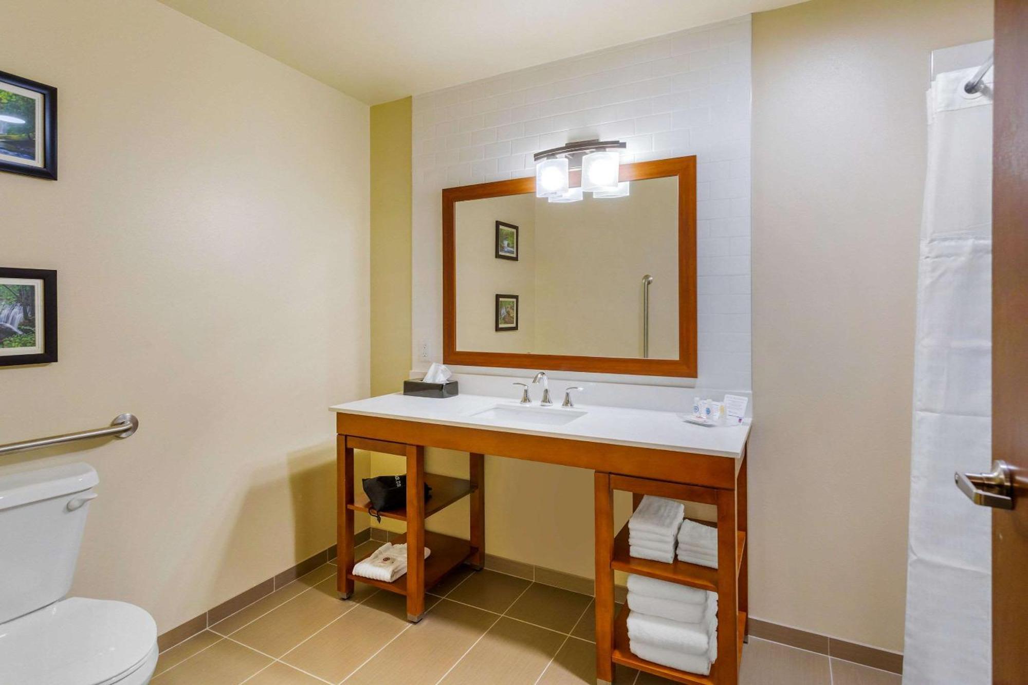 Comfort Suites Burlington Near I-5 Екстер'єр фото
