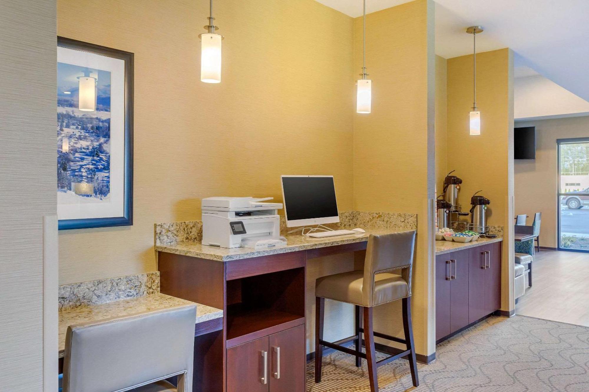 Comfort Suites Burlington Near I-5 Екстер'єр фото