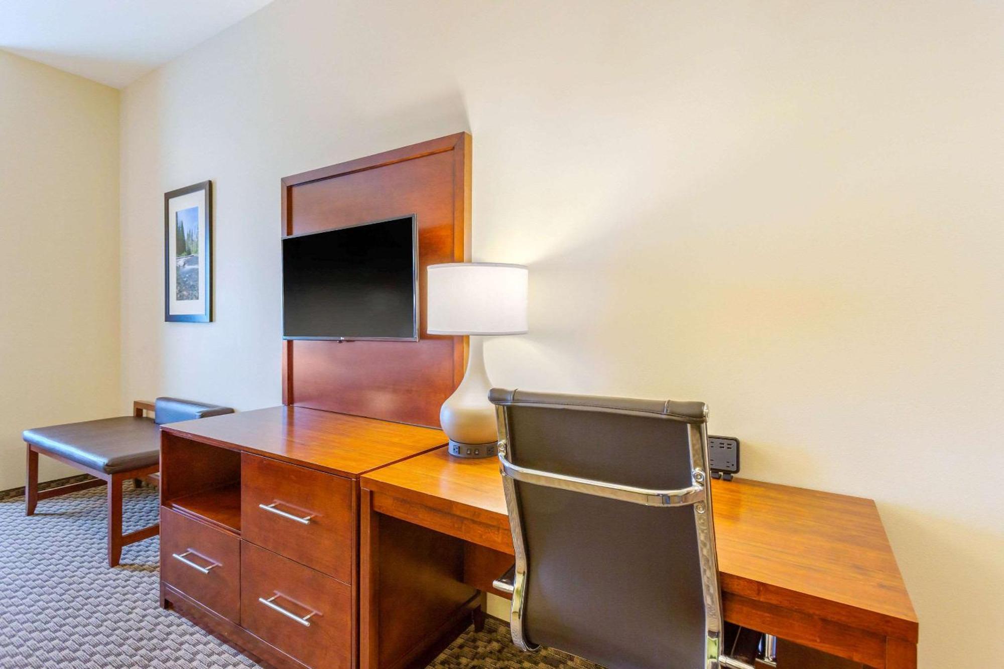 Comfort Suites Burlington Near I-5 Екстер'єр фото