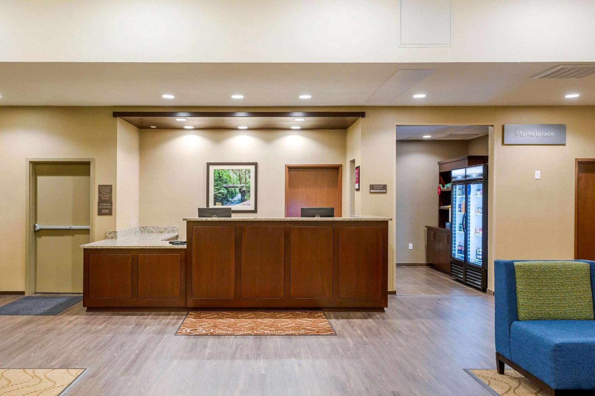 Comfort Suites Burlington Near I-5 Екстер'єр фото